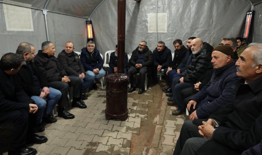 Bakan Yerlikaya, Yalova&rsquo;da şehit polis Yasin Ko&ccedil;yiğit&rsquo;in ailesini ziyaret etti
