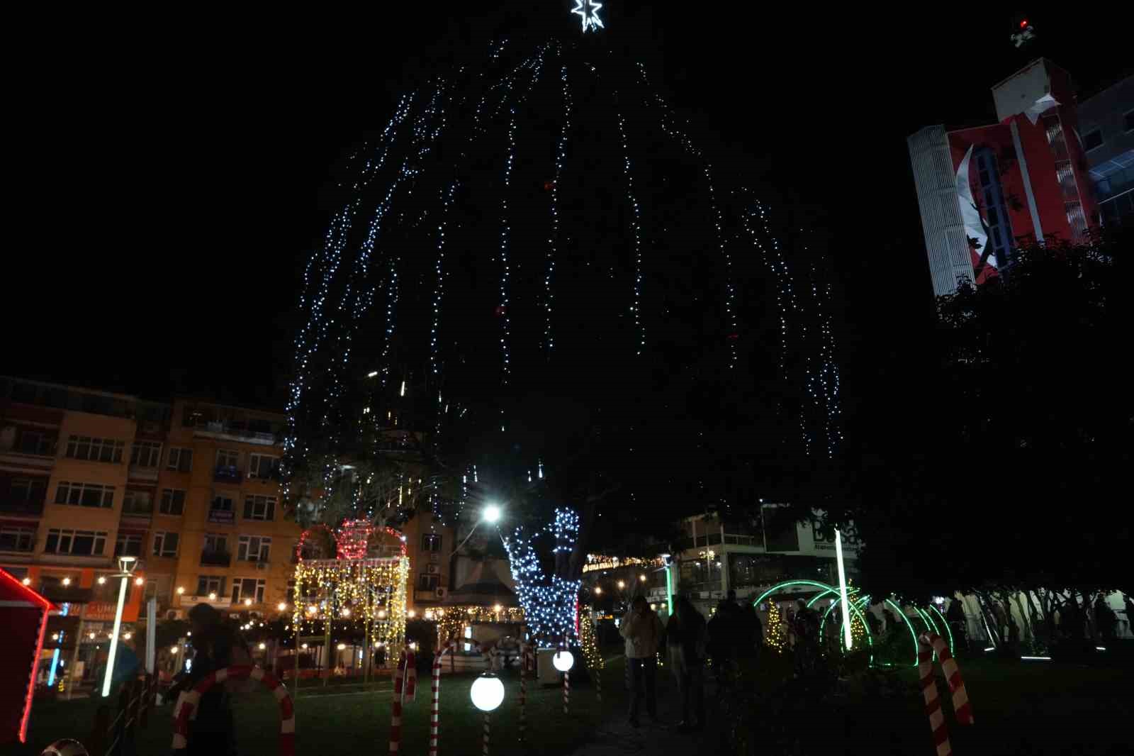 Kocaeli 2026&rsquo;ya coşkuyla girdi: Sokaklar ışıltı ve neşeyle doldu
