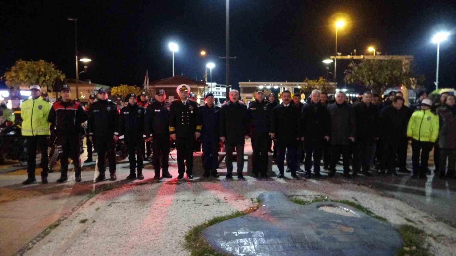 &Ccedil;anakkale Valisi Toraman, yılbaşında g&ouml;rev başındaki personeli ziyaret etti
