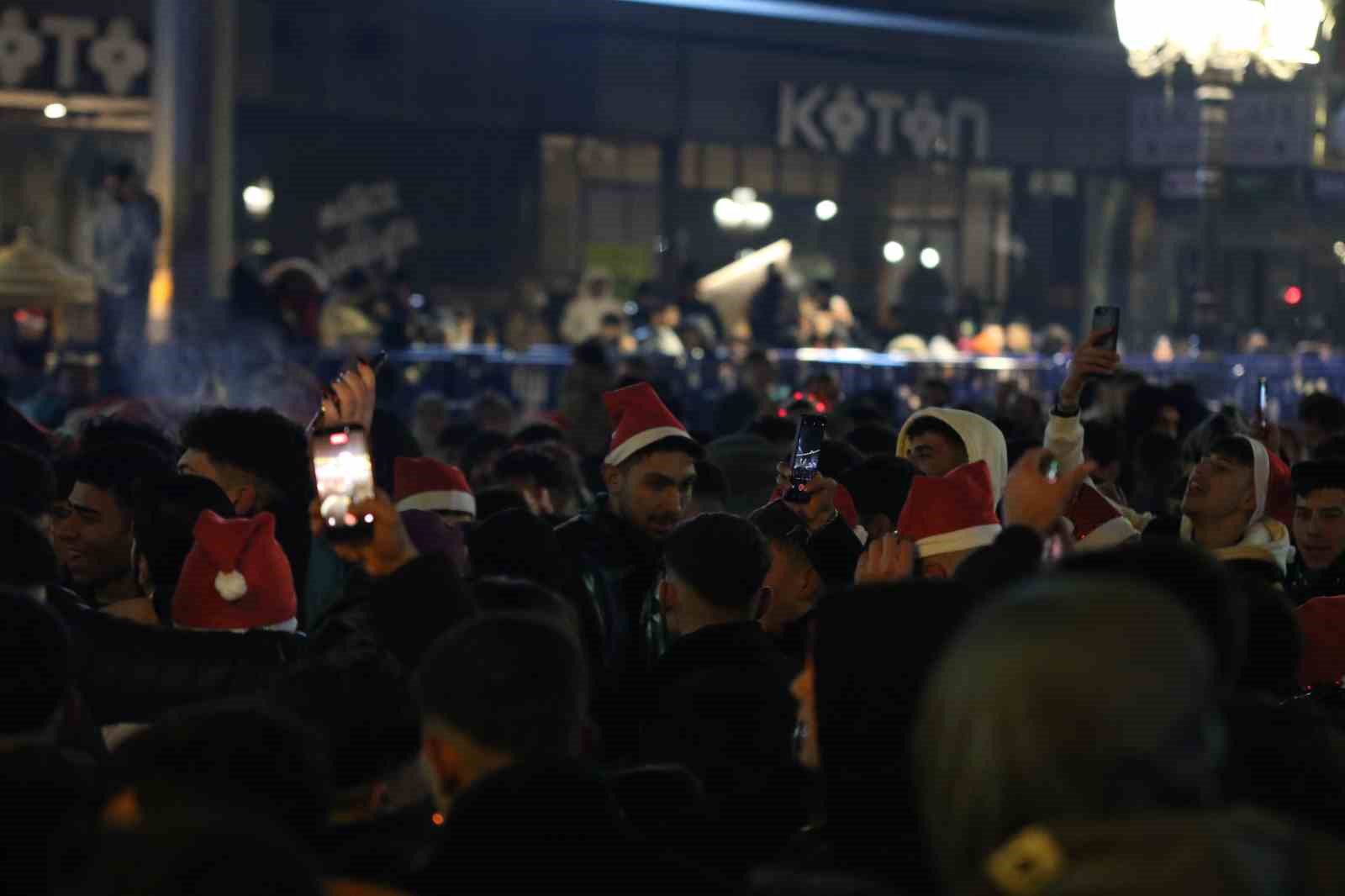 Ankara’da yeni yıl coşkuyla karşılandı