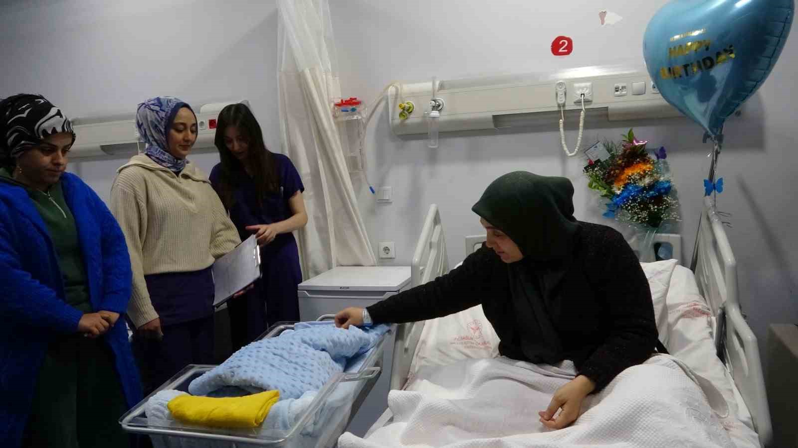 Malatya&rsquo;da yeni yılın ilk bebeği d&uuml;nyaya geldi
