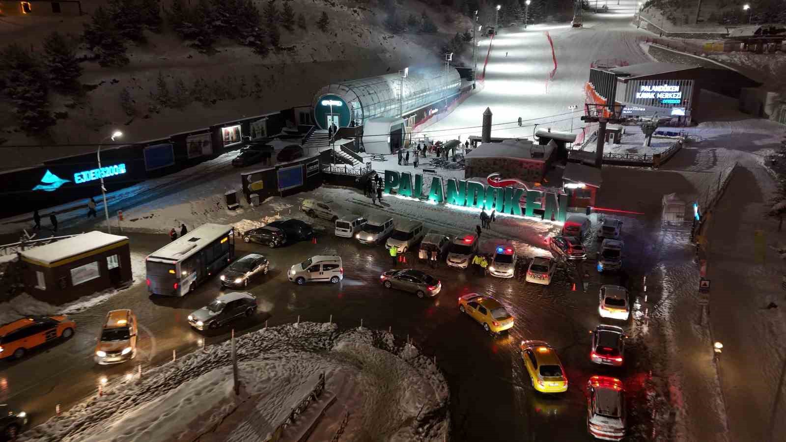 Palandöken Kayak Merkezi’nde jandarma ve polis ekipleri yoğun güvenlik önlemi aldı