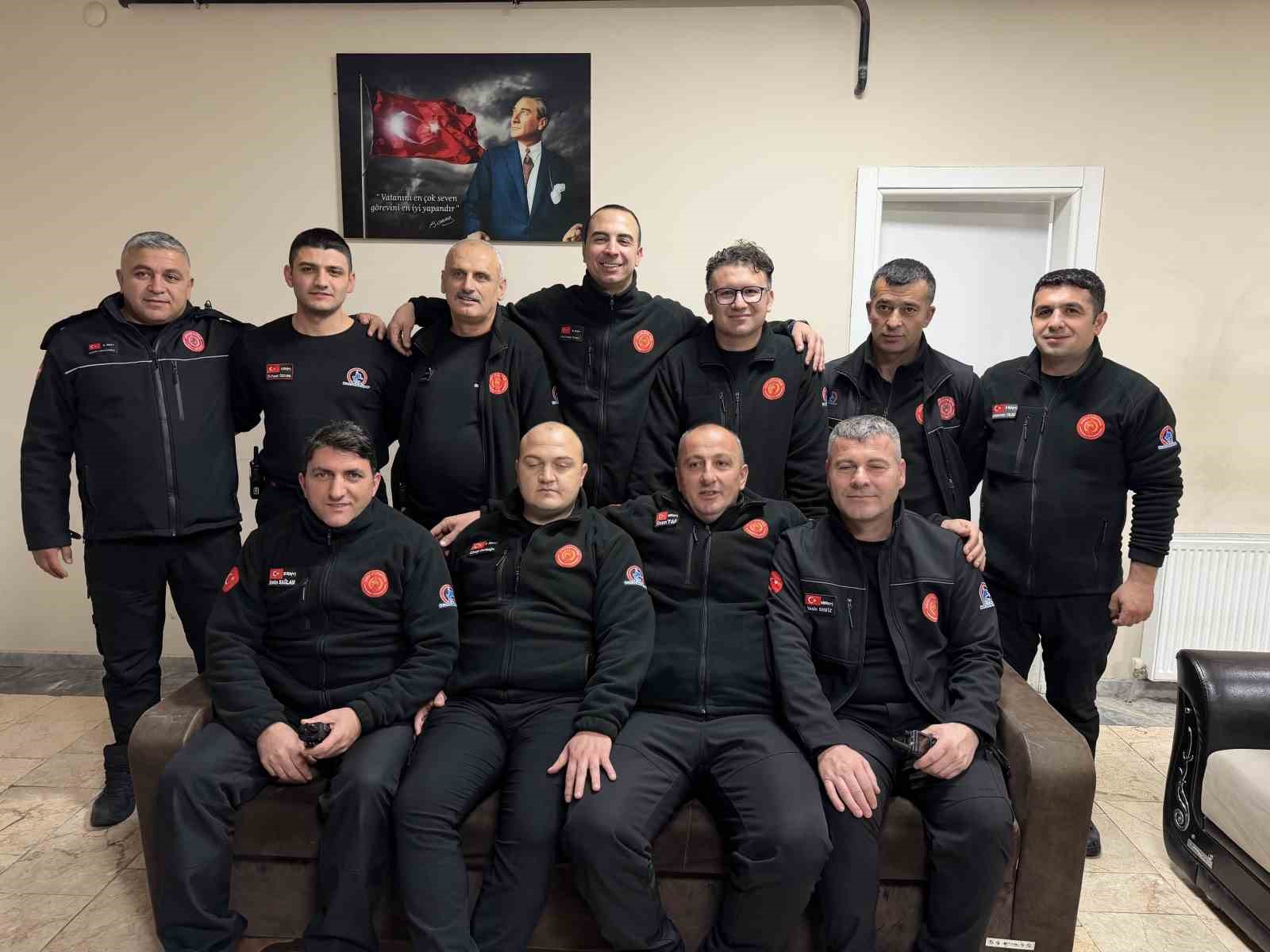 İtfaiyeciler ailelerinden uzakta yeni yıla girdi
