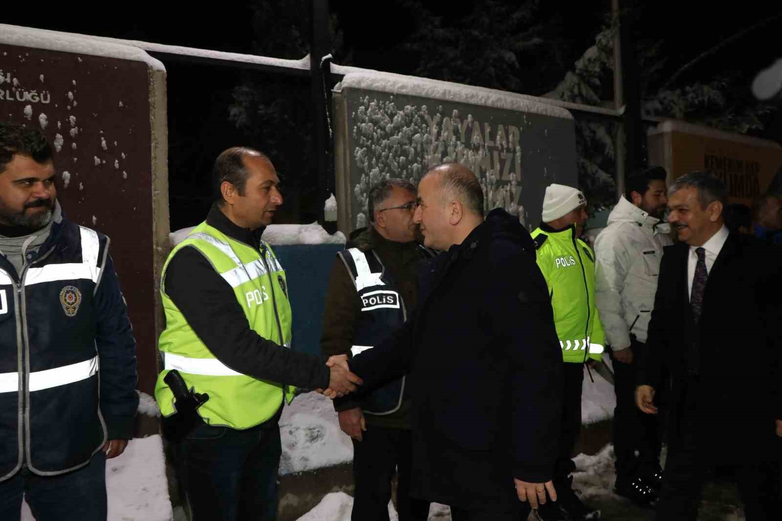 Elazığ protokolü, görevi başındaki güvenlik güçleriyle bir araya geldi