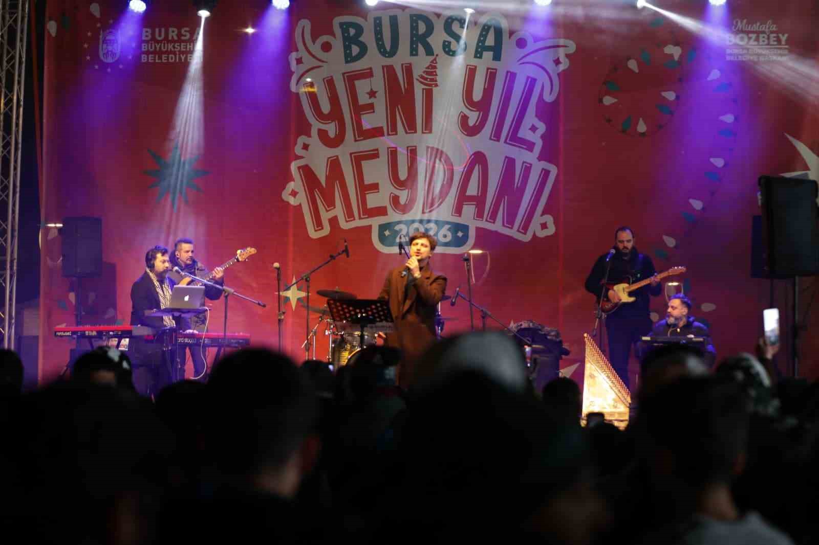 Bursa Yeni Yıl Meydanı’nda yılbaşı coşkusu