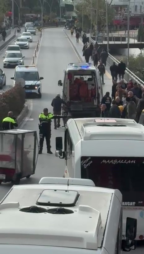 Ters y&ouml;nden gelen motosiklete otomobil &ccedil;arptı: 1 yaralı
