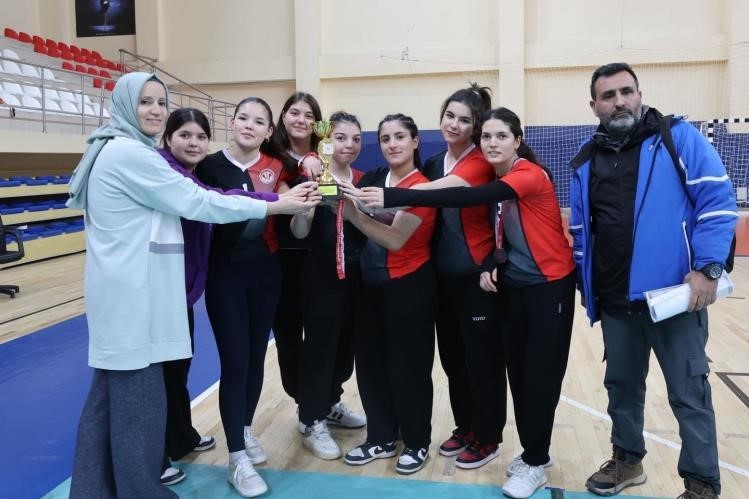 Gen&ccedil;ler Badminton m&uuml;sabakaları sona erdi
