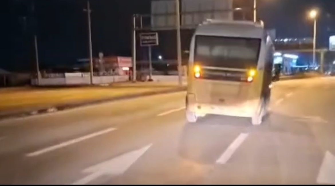 Dur ikazı fayda etmedi, lastik pes etti...Alkollü şoför Bursa&rsquo;yı birbirine kattı