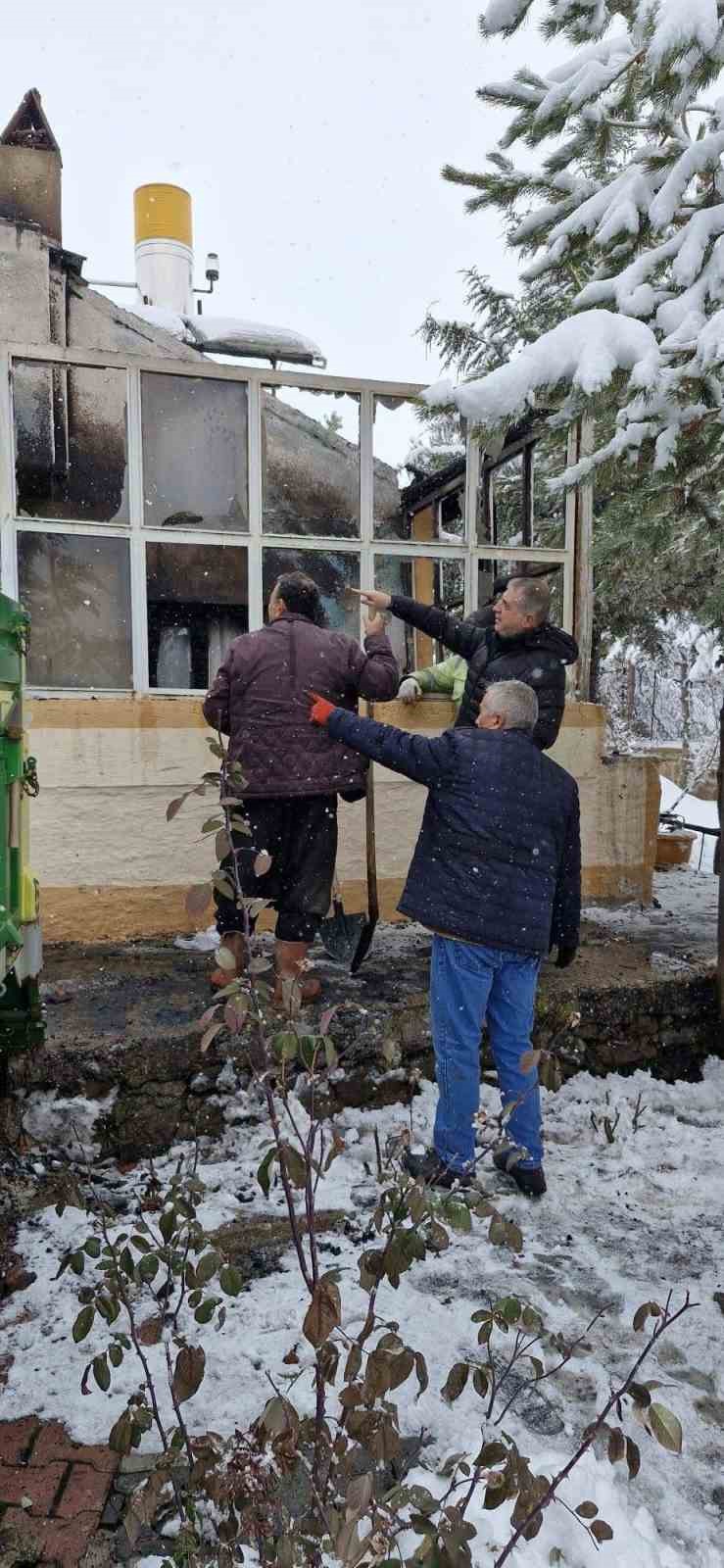 Tomarza’da yangın