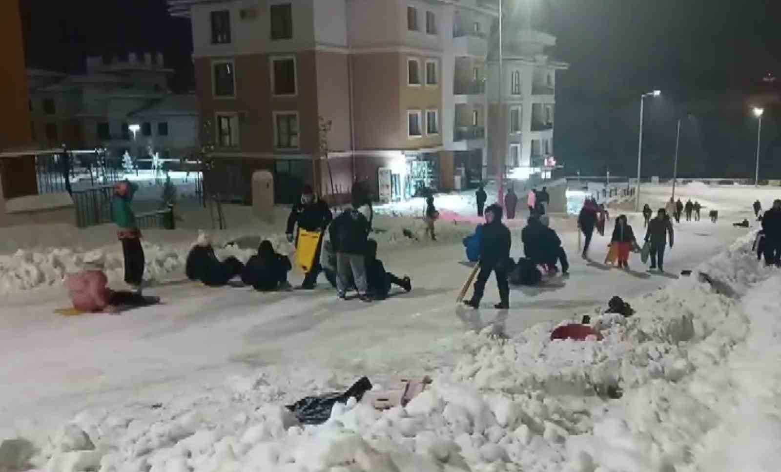 Gölbaşı ilçesinde vatandaşların kar keyfi