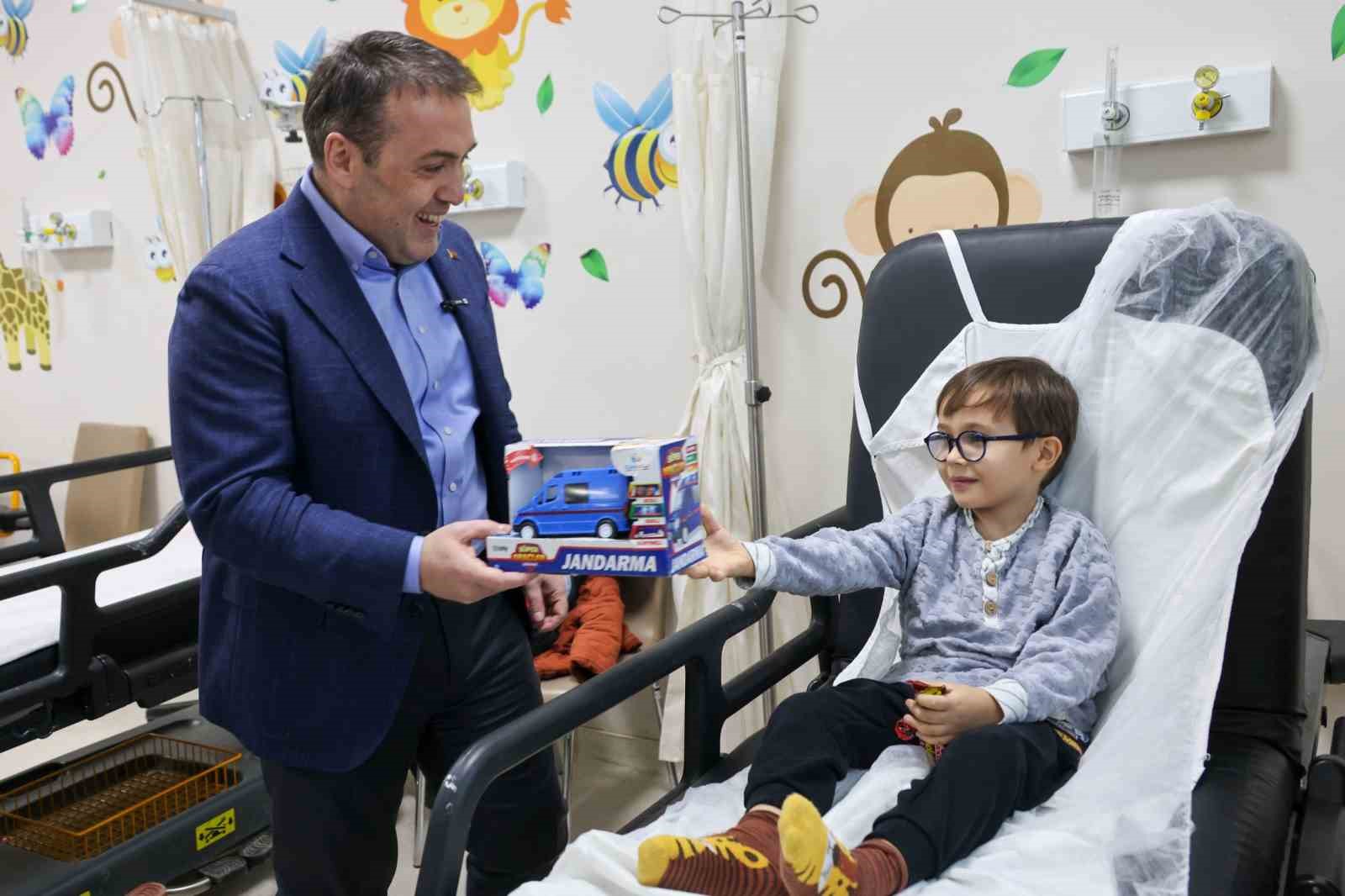 Vali S&ouml;zer&rsquo;den &Ccedil;ocuk Evleri Sitesi ve huzurevini ziyaret
