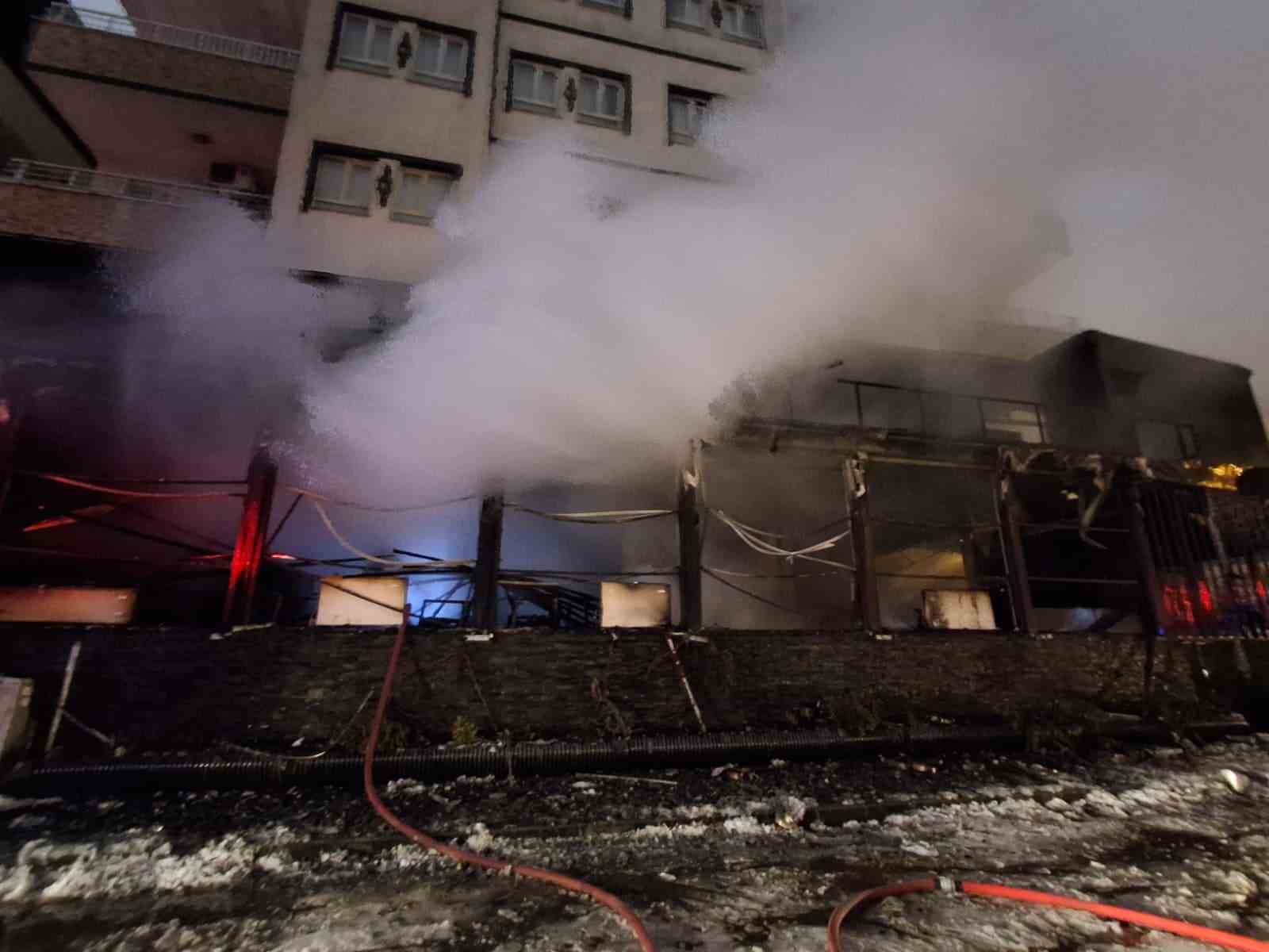 Batman’da kafe yangını: İş yeri kullanılamaz hale geldi