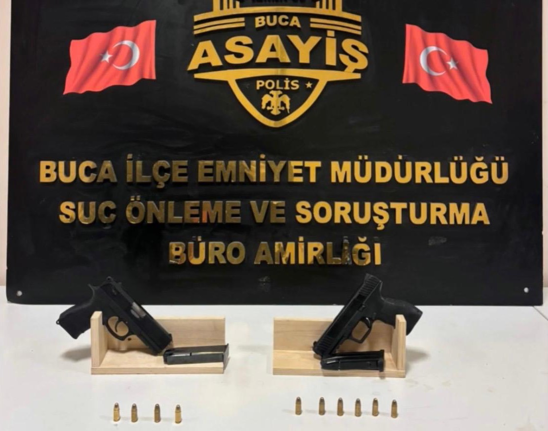 İzmir’de ruhsatsız silah operasyonunda 4 şüpheli yakalandı