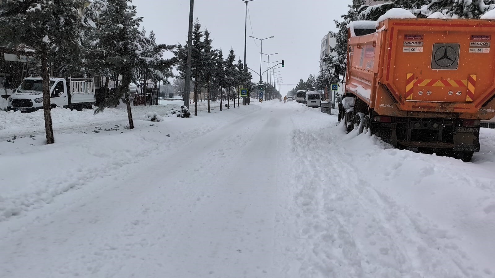 Dicle&rsquo;de kar yağışı hayatı olumsuz etkiledi
