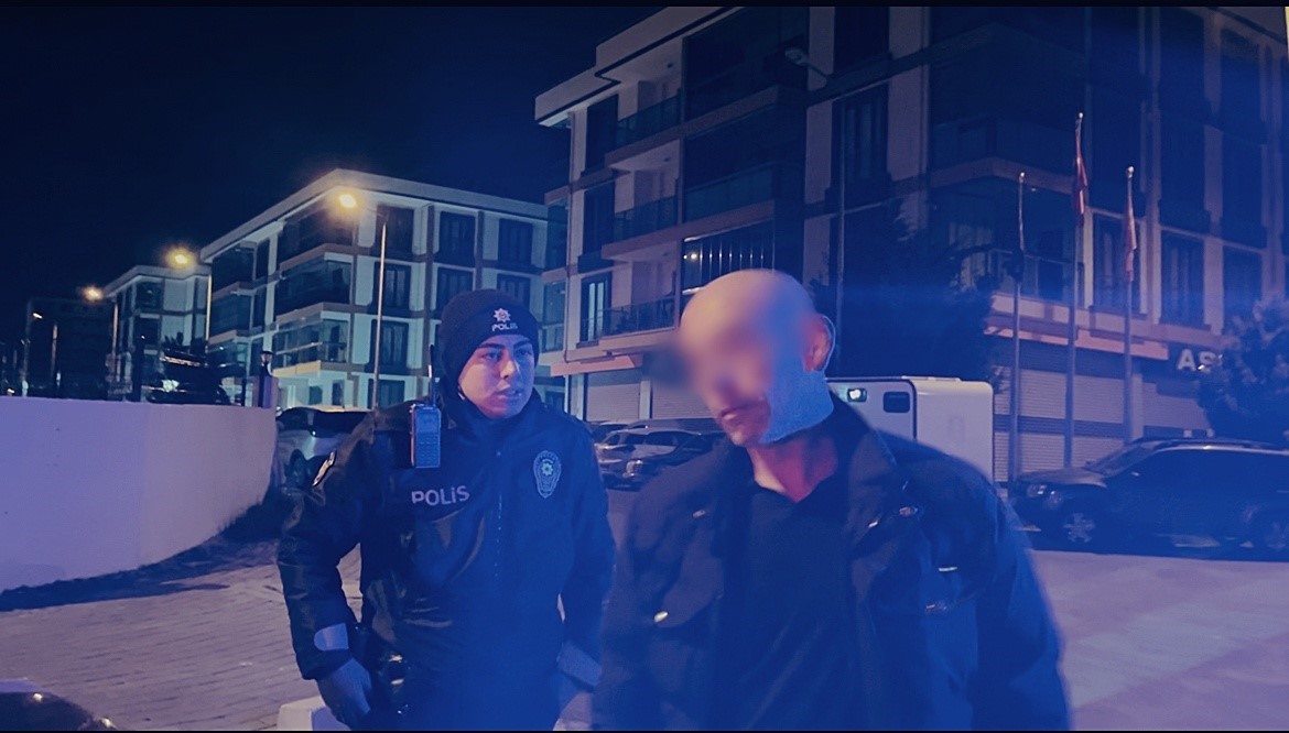 Alkoll&uuml; s&uuml;r&uuml;c&uuml; ve yolcudan muhabire tepki: "O telefonu kırarım"
