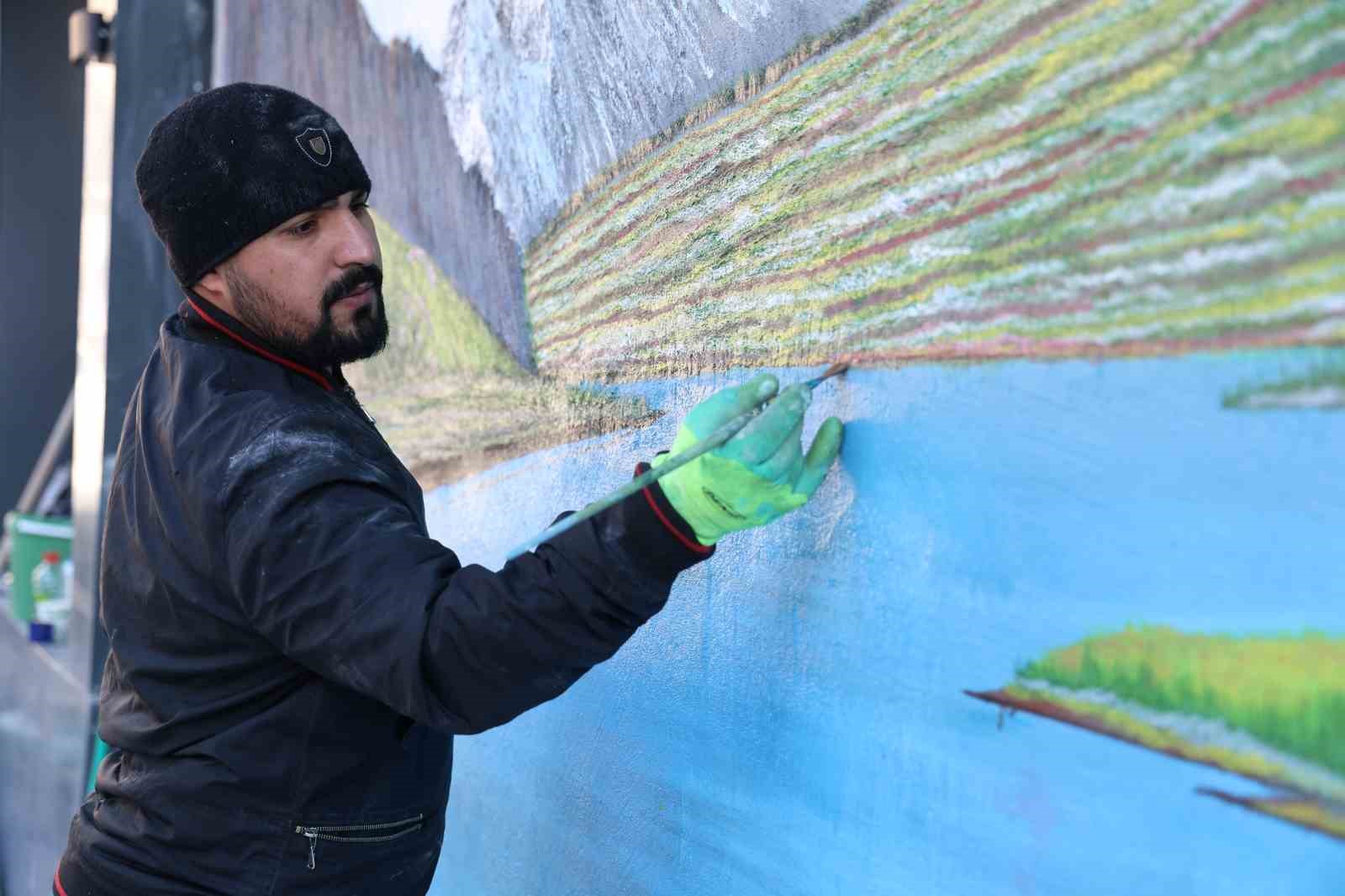 Kule vinçten tuvale: Kırşehir’de operatörün sanat yolculuğu