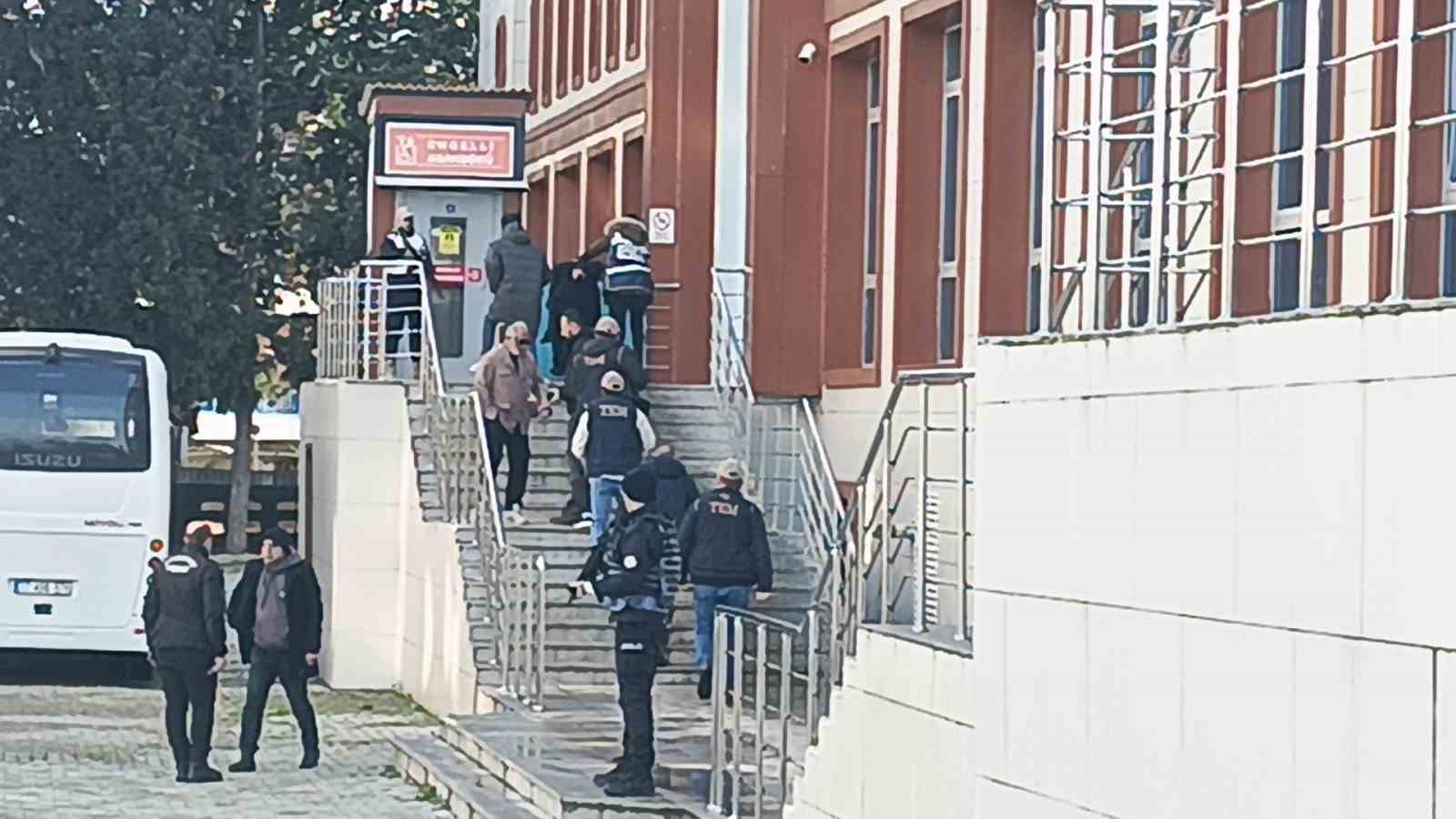 Yalova&rsquo;da DEAŞ operasyonunda yakalanan 25 ş&uuml;pheli adliyeye sevk edildi
