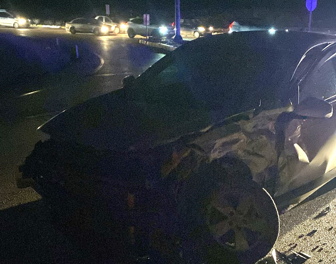 Otomobiller kavşakta &ccedil;arpıştı: 4 yaralı
