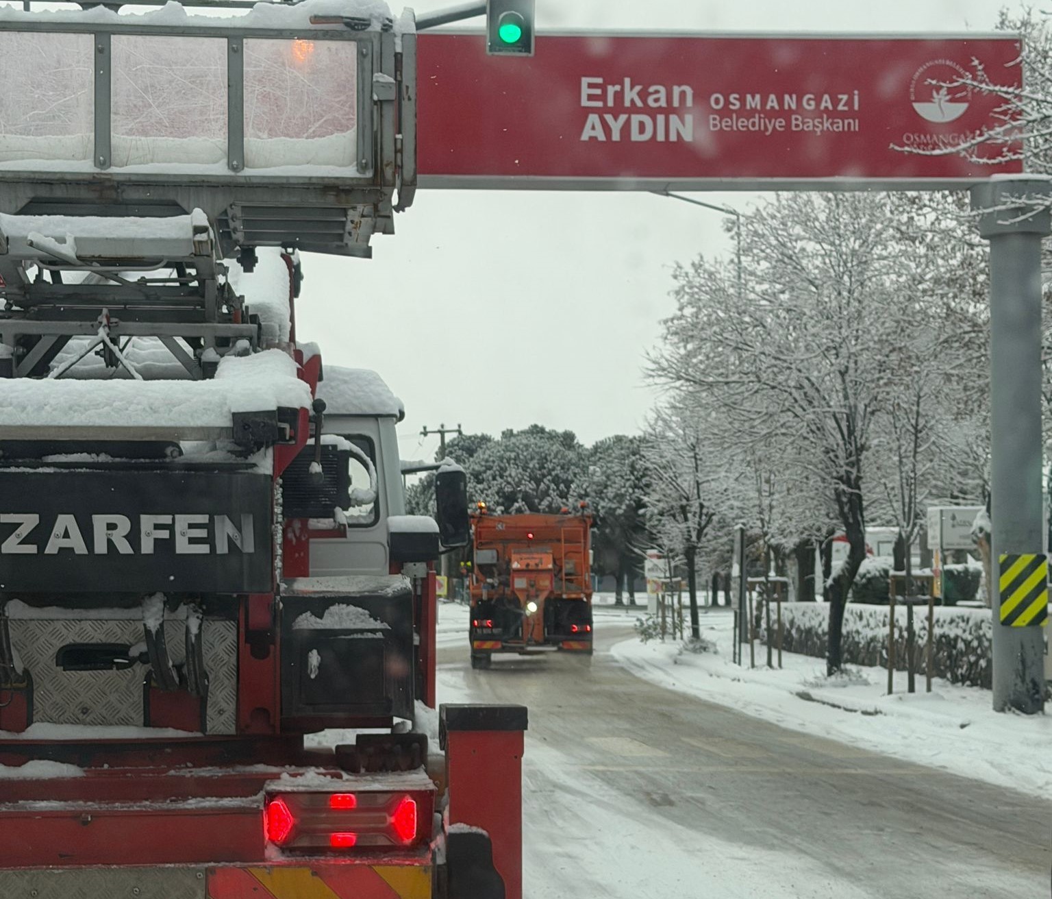 Osmangazi Belediyesi&rsquo;nden karla m&uuml;cadelede kesintisiz mesai
