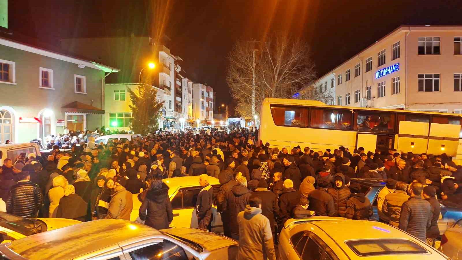 Hisarcık ve Emet’ten yeni yılın ilk umre kafilesi dualarla uğurlandı