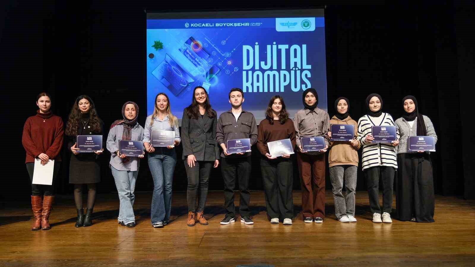 Fikirler üretime, emekler başarıya dönüştü: Dijital Kampüs’te yetişen 235 genç sertifikalarını aldı
