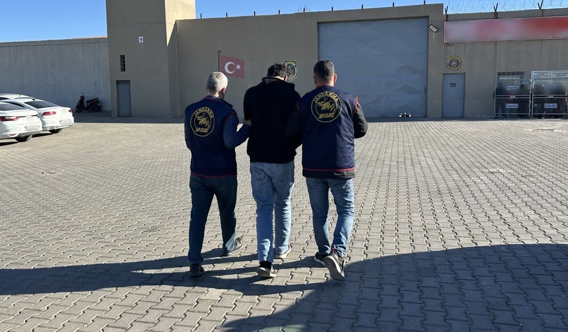 Gaziantep’te 6 ayrı suçtan 10 yıldır firari olan şahsı jandarma yakaladı
