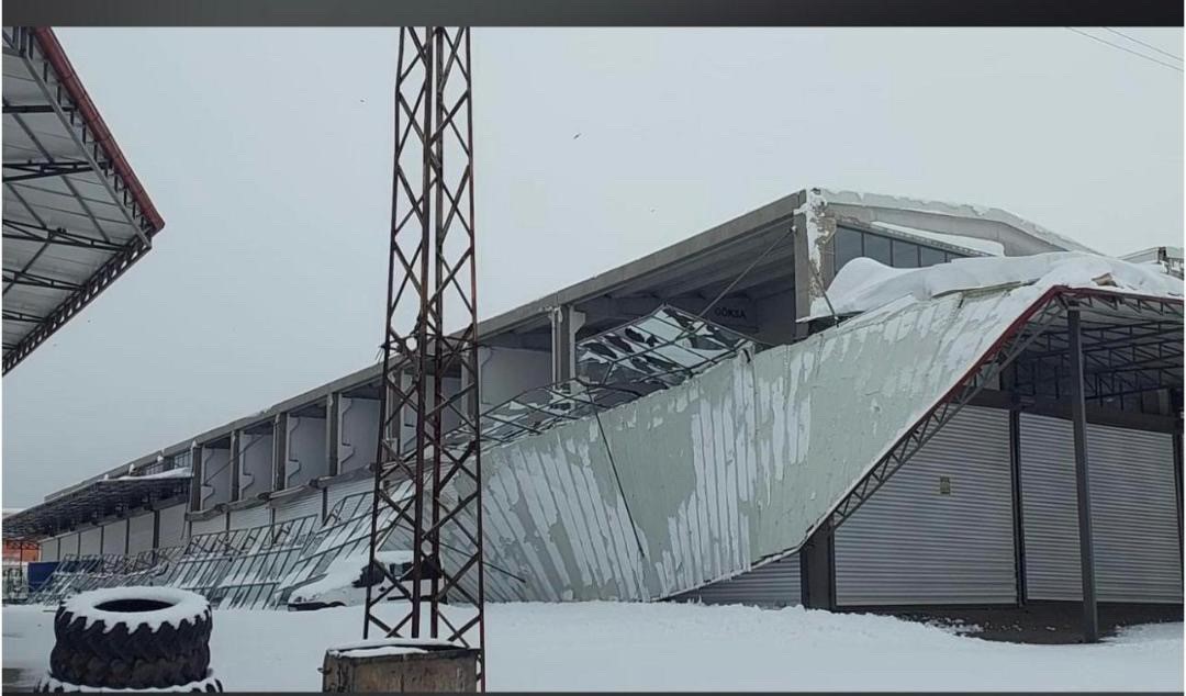 Siverek’te kar felaketi: Ahırlar ve sanayi sitelerinde çatılar çöktü