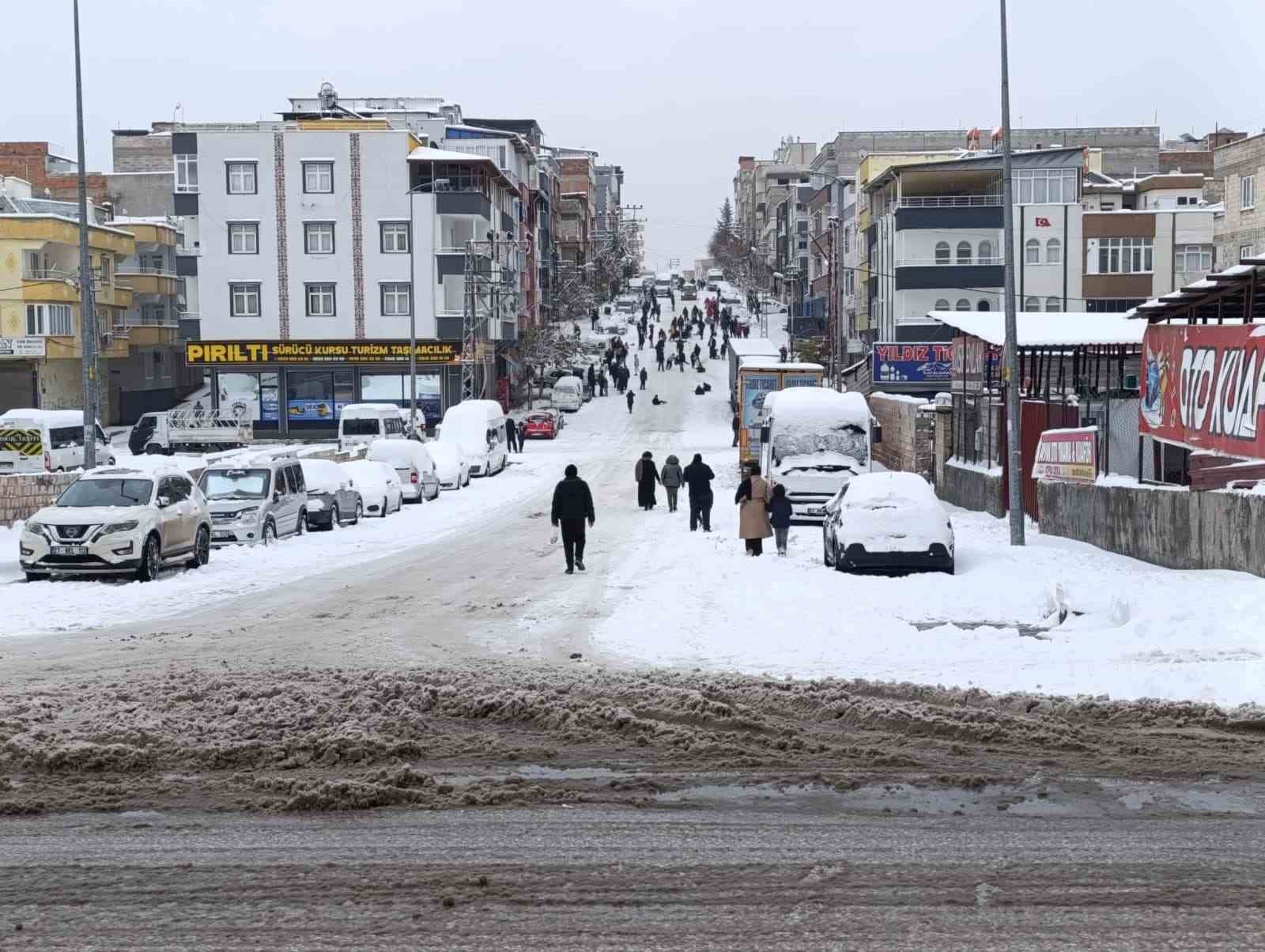 Gaziantep&rsquo;te eğitime 1 g&uuml;n daha ara
