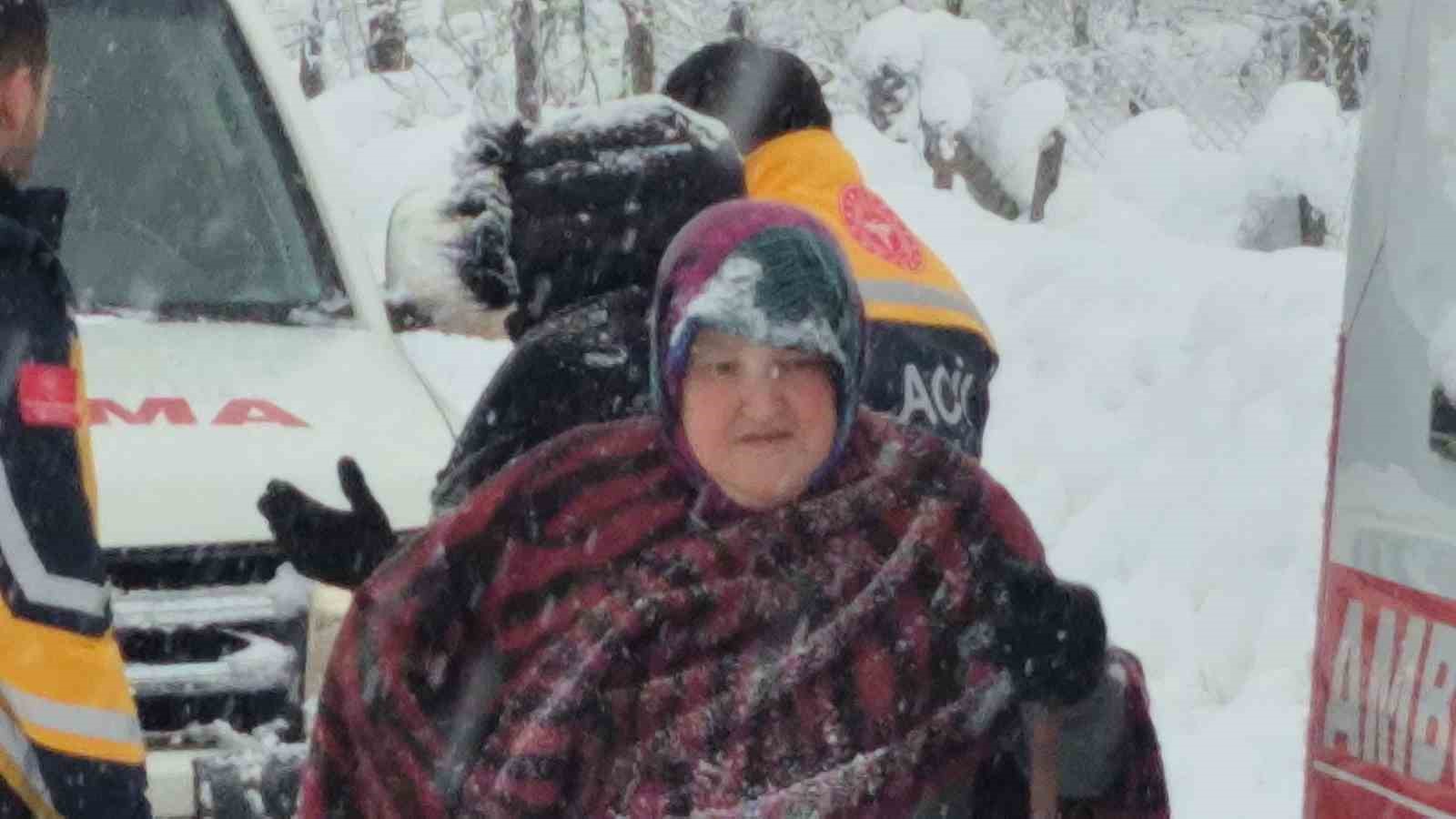 Bartın’da kar kalınlığı 120 santimetreyi aştı