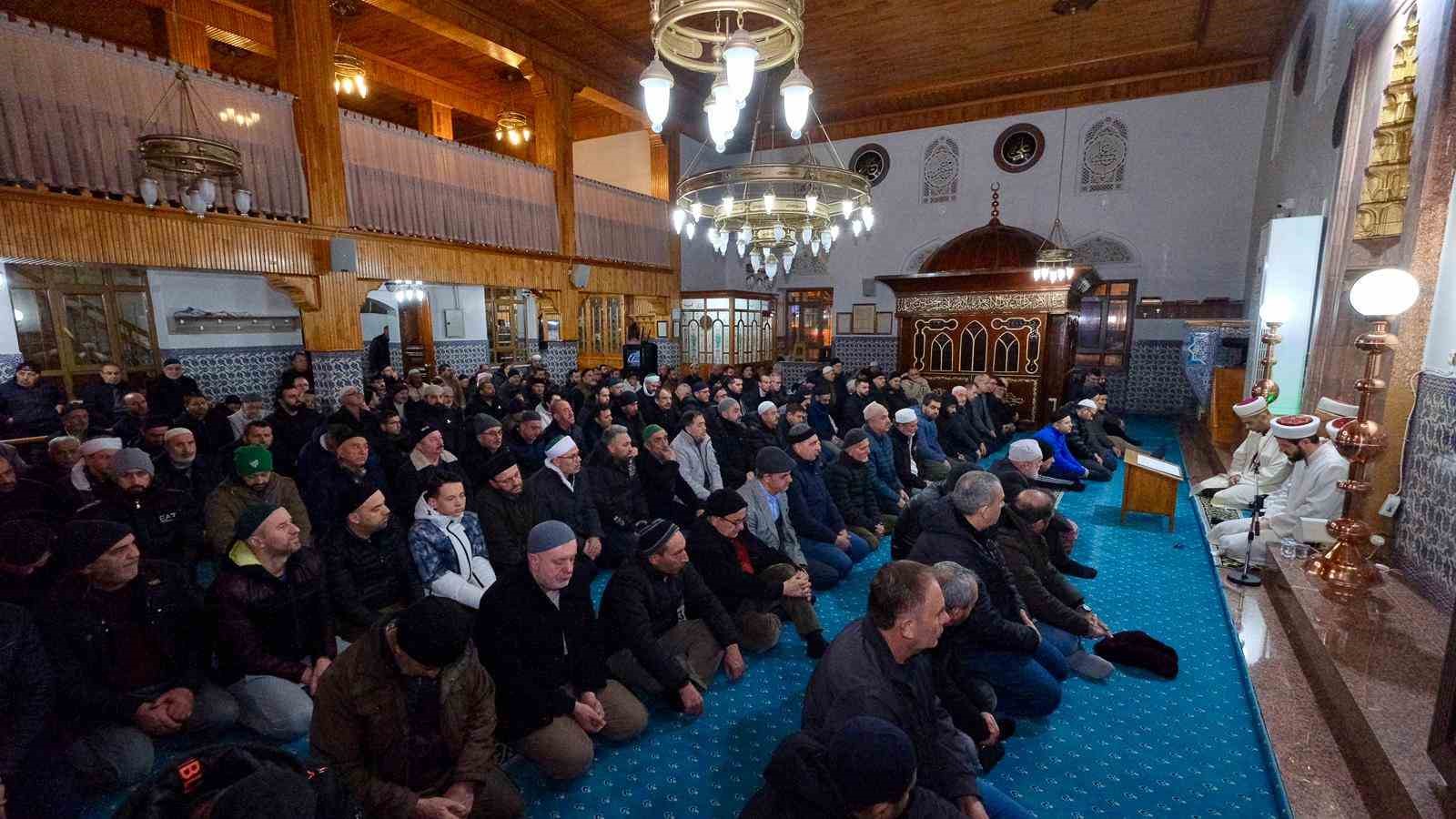 İneg&ouml;l yeni yılın ilk sabah namazında buluştu
