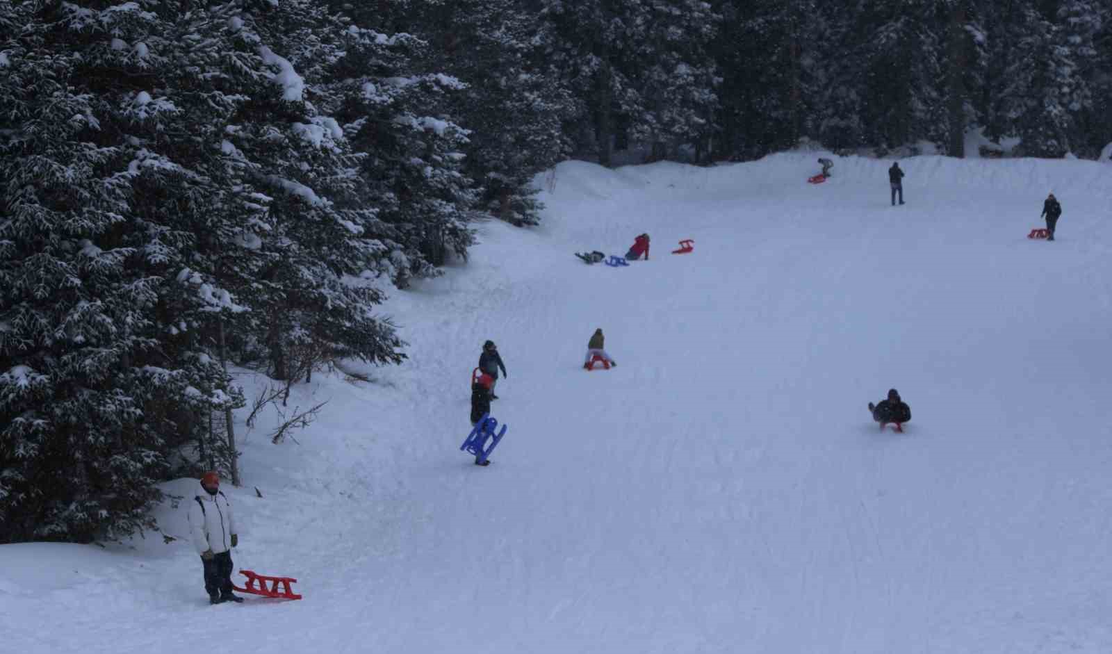 Yeni yıl tatilinde vatandaşlar Ilgaz Dağı&rsquo;na akın etti
