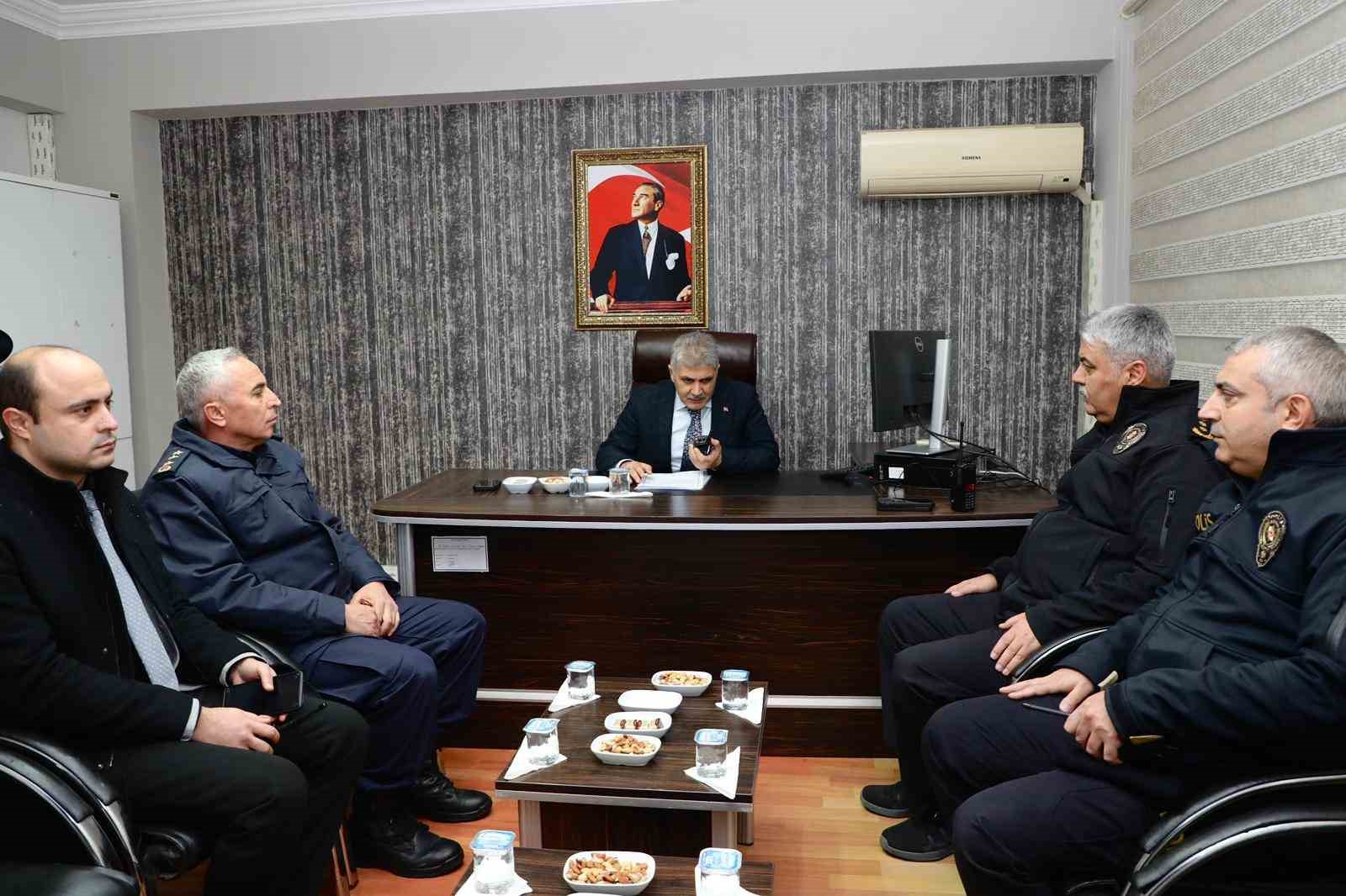 Niğde protokol&uuml;nden yılbaşı gecesi g&ouml;rev başındaki ekiplere ziyaret
