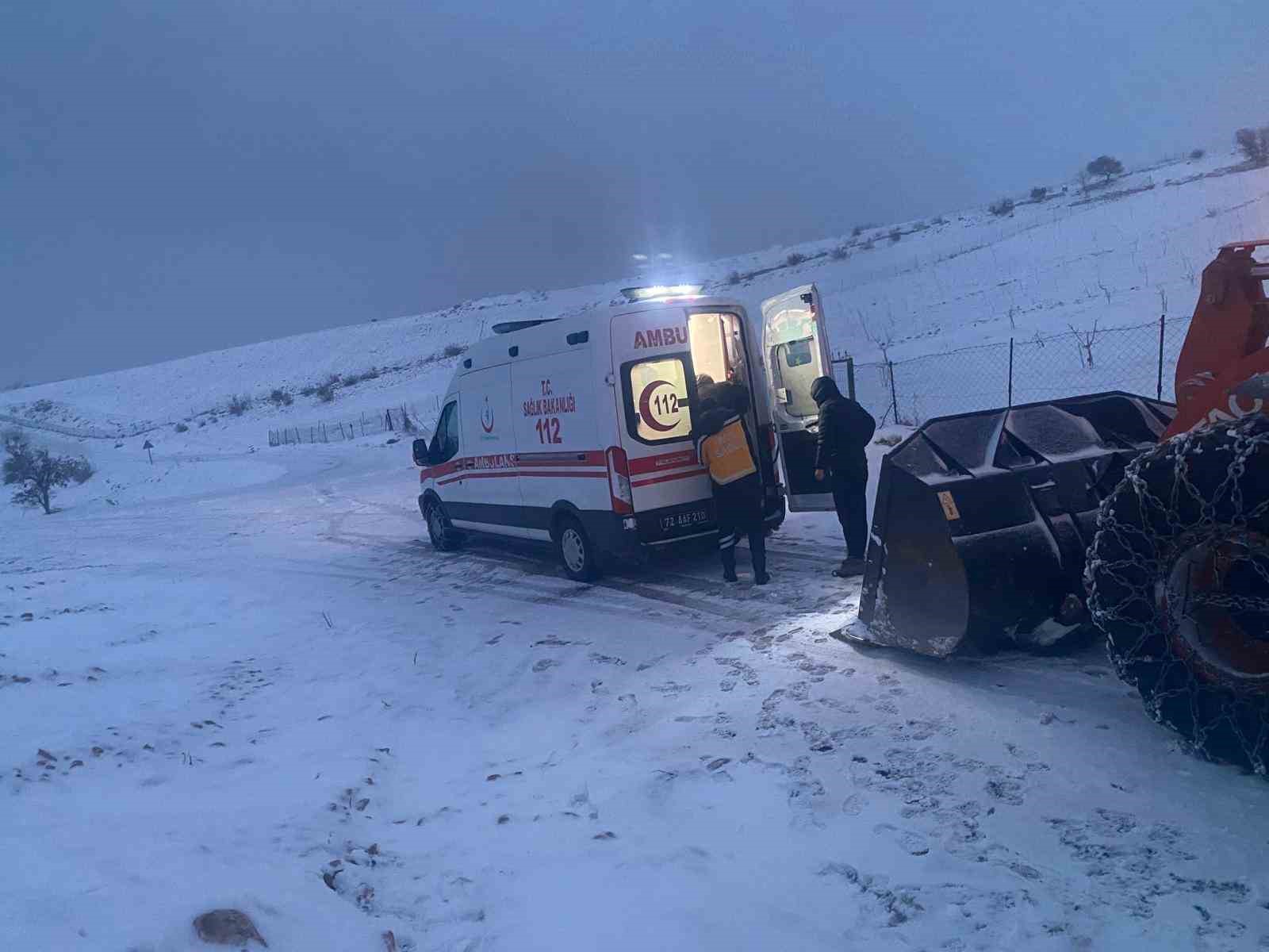 Batman&rsquo;da hamile kadın kep&ccedil;eyle kurtarıldı
