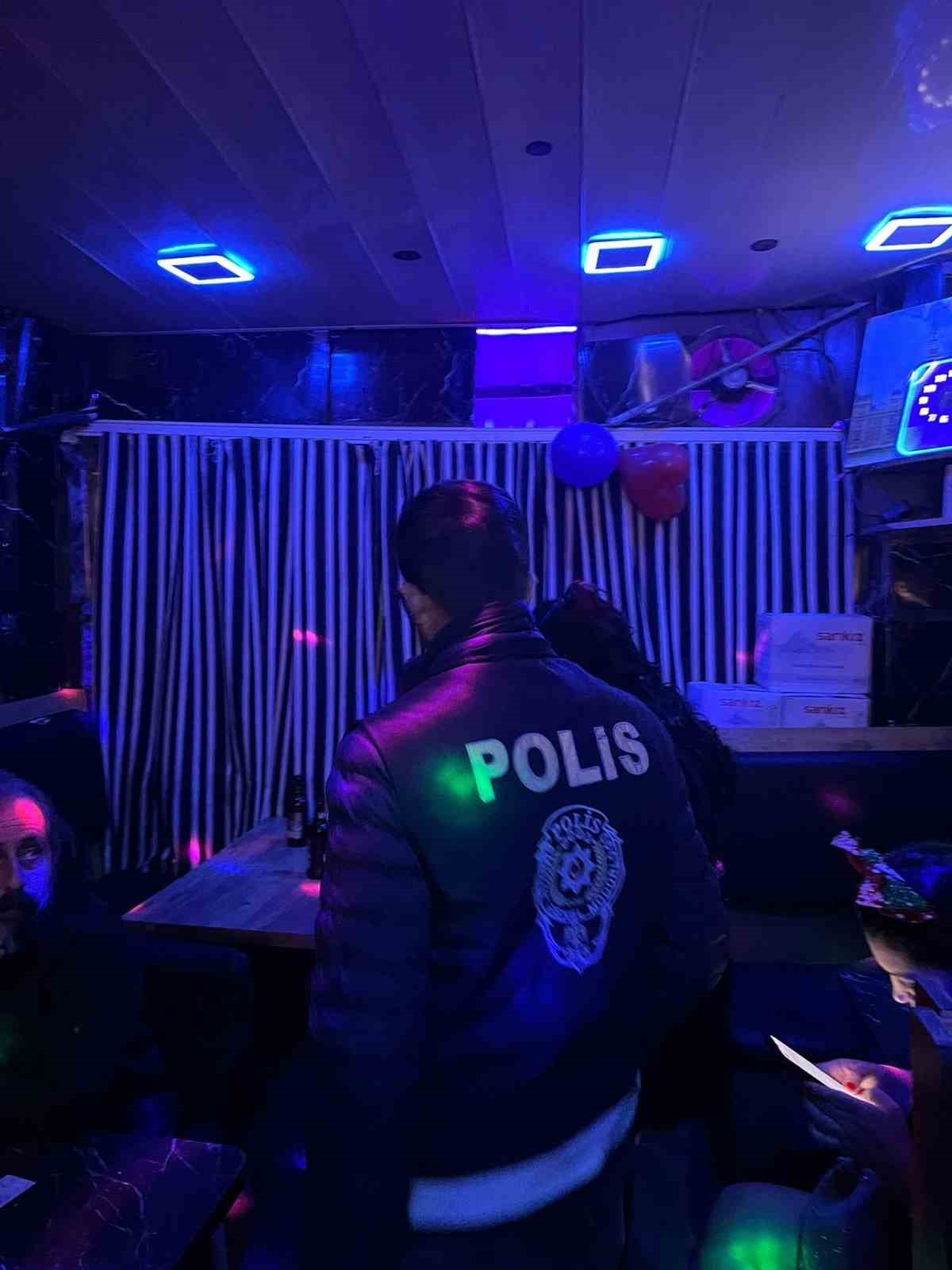 Manisa&rsquo;da yılbaşı denetiminde aranan 14 şahıs yakalandı
