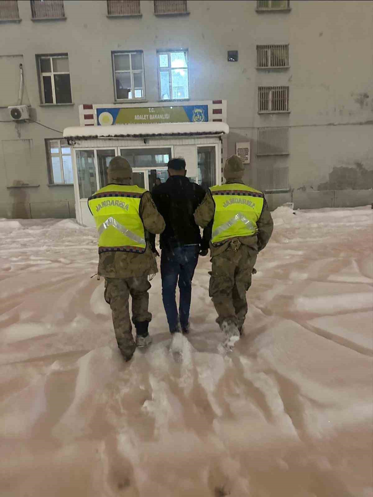 Muş’ta bilişim dolandırıcılığından aranan şahıs yakalandı