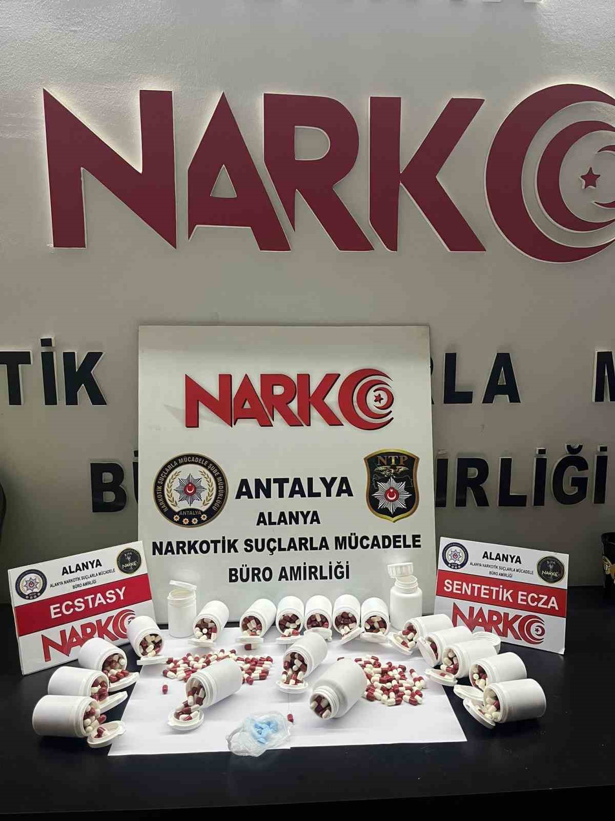 Alanya&rsquo;da yeni yıl denetimlerinde 30 aranan şahıs yakalandı

