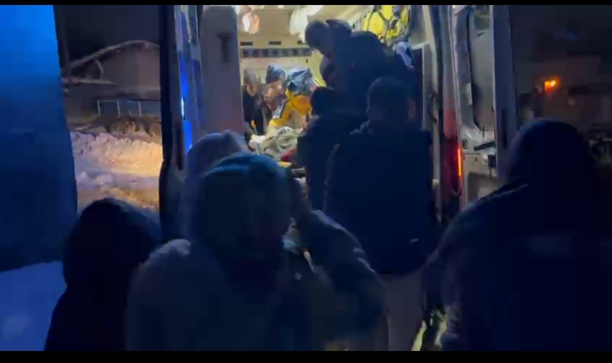 Sancısı tutan hamile kadın i&ccedil;in ekipler seferber oldu
