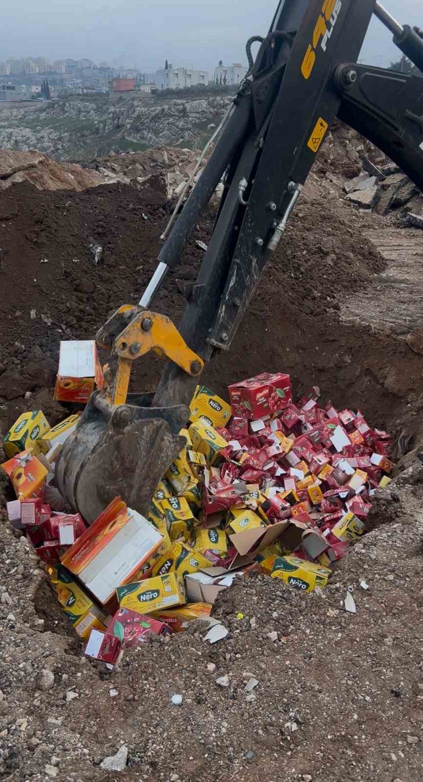 Raflarda satılmayı bekleyen 465 kilogram ürün toprağa gömülerek imha edildi