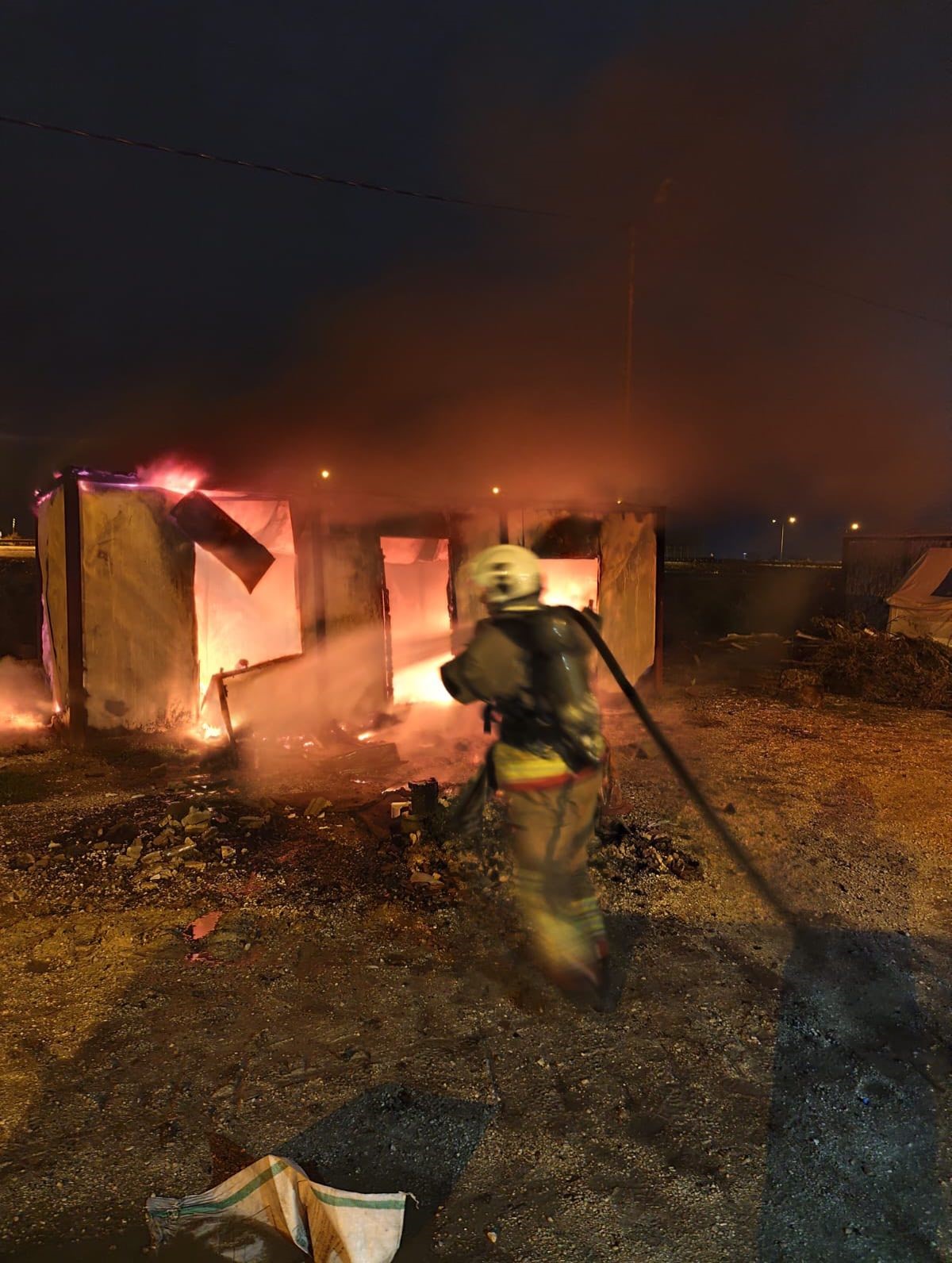 Antakya’da konteyner yangını