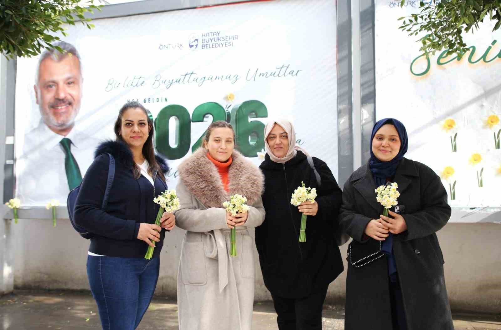 Yeni yılın ilk hediyesi vatandaşlara billboardlar üzerinde verildi