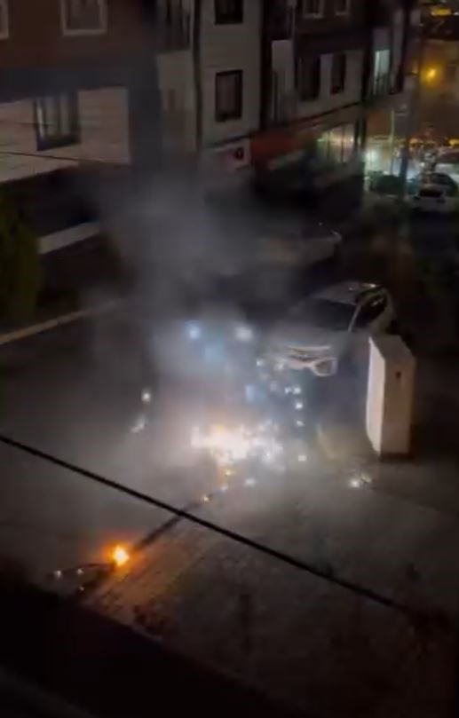 Arnavutk&ouml;y&rsquo;de elektrik kabloları patlayarak yandı
