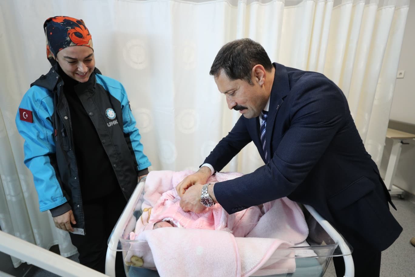 Hatay&rsquo;da yeni yılın ilk bebeği &lsquo;Sultan Nare&rsquo; oldu
