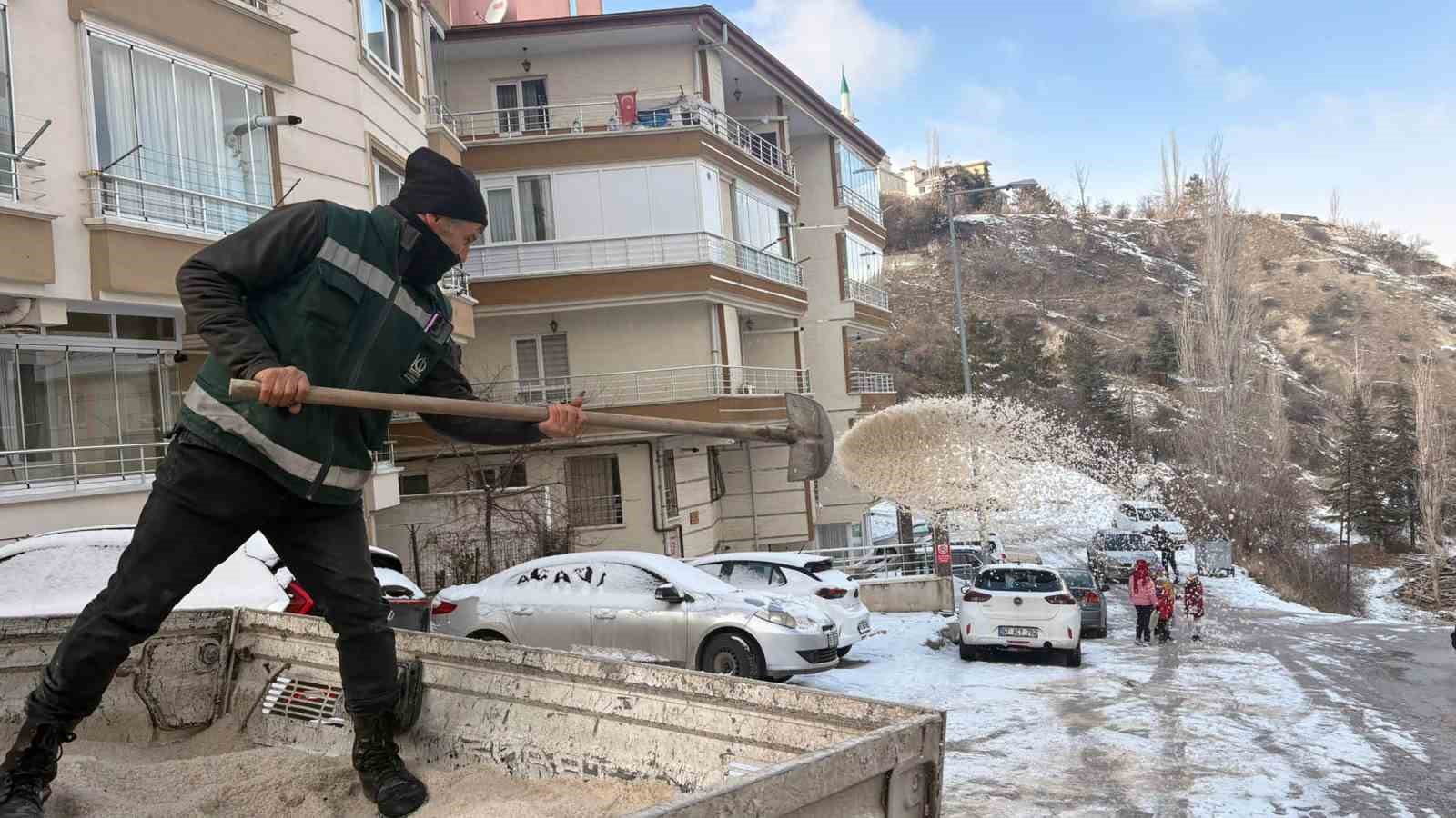 Ke&ccedil;i&ouml;ren Belediyesi&rsquo;nden karla m&uuml;cadele seferberliği
