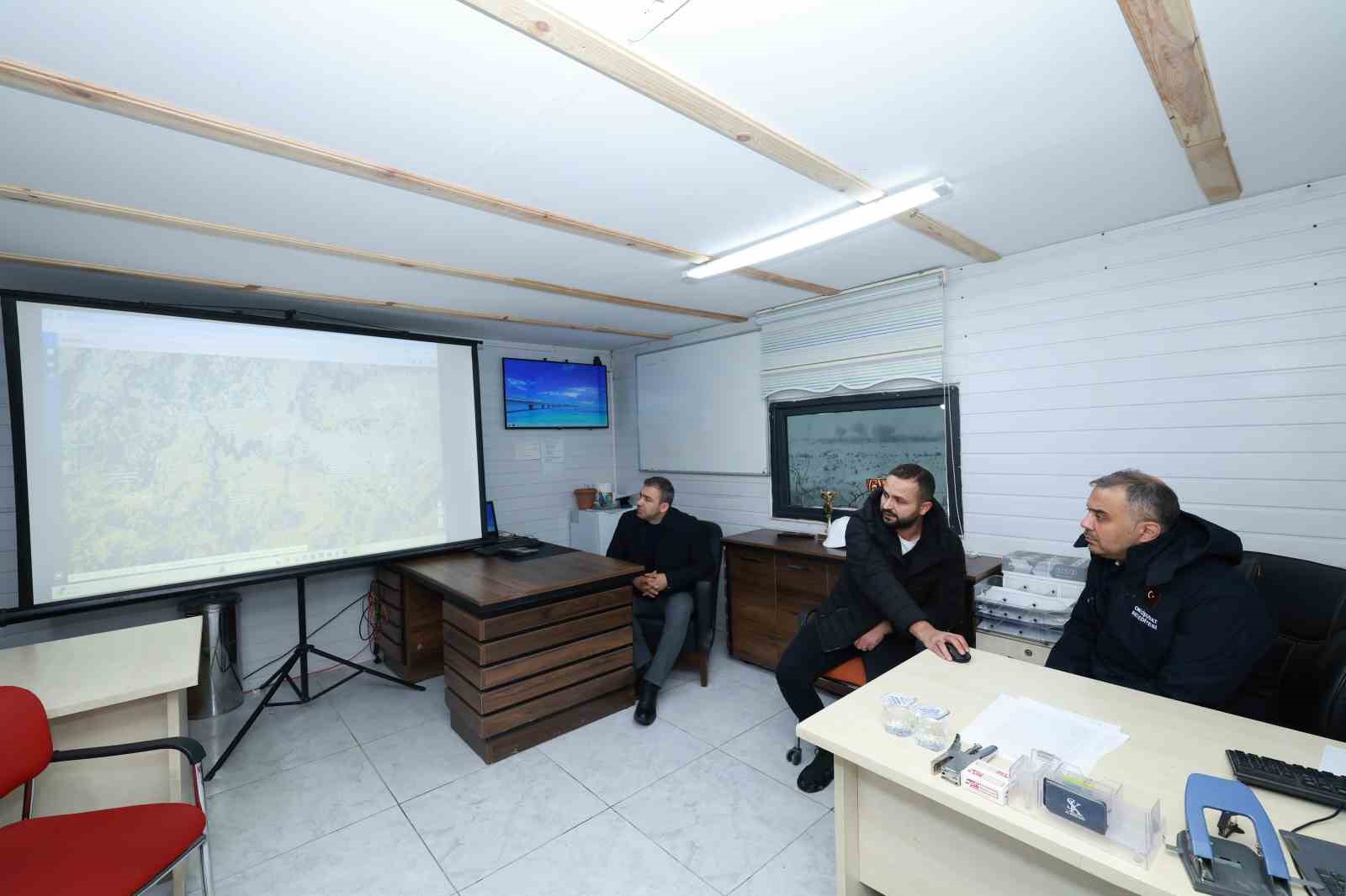 Başkan Toptaş:" Karla m&uuml;cadele &ccedil;alışmalarımız aralıksız s&uuml;r&uuml;yor"
