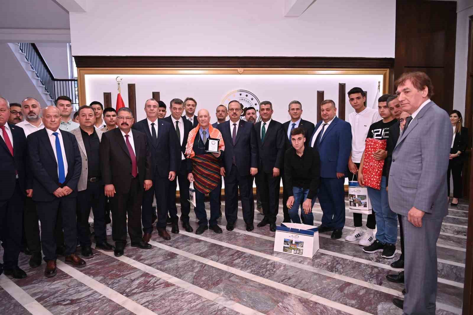 Aydın&rsquo;da yılın ahisi se&ccedil;ilen D&uuml;zg&uuml;nel yaşamını yitirdi
