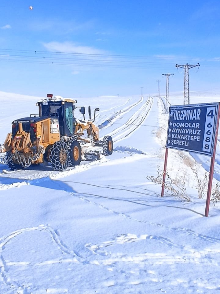 Kahramanmaraş&rsquo;ın kuzey il&ccedil;elerinde kar mesaisi
