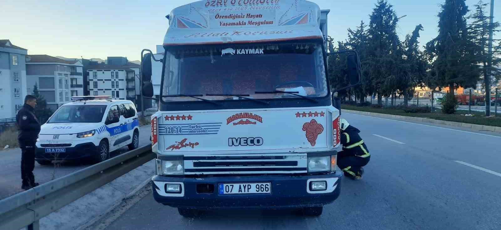 Burdur’da seyir halindeki kamyonette yangın