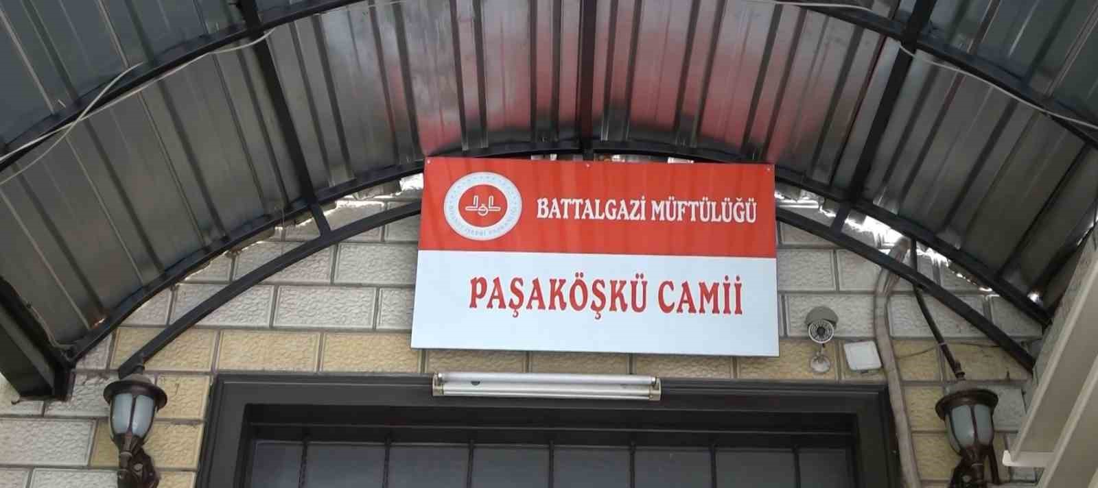 Malatya’da Paşaköşkü Camisi’nin hasarlı minaresi onarılıyor