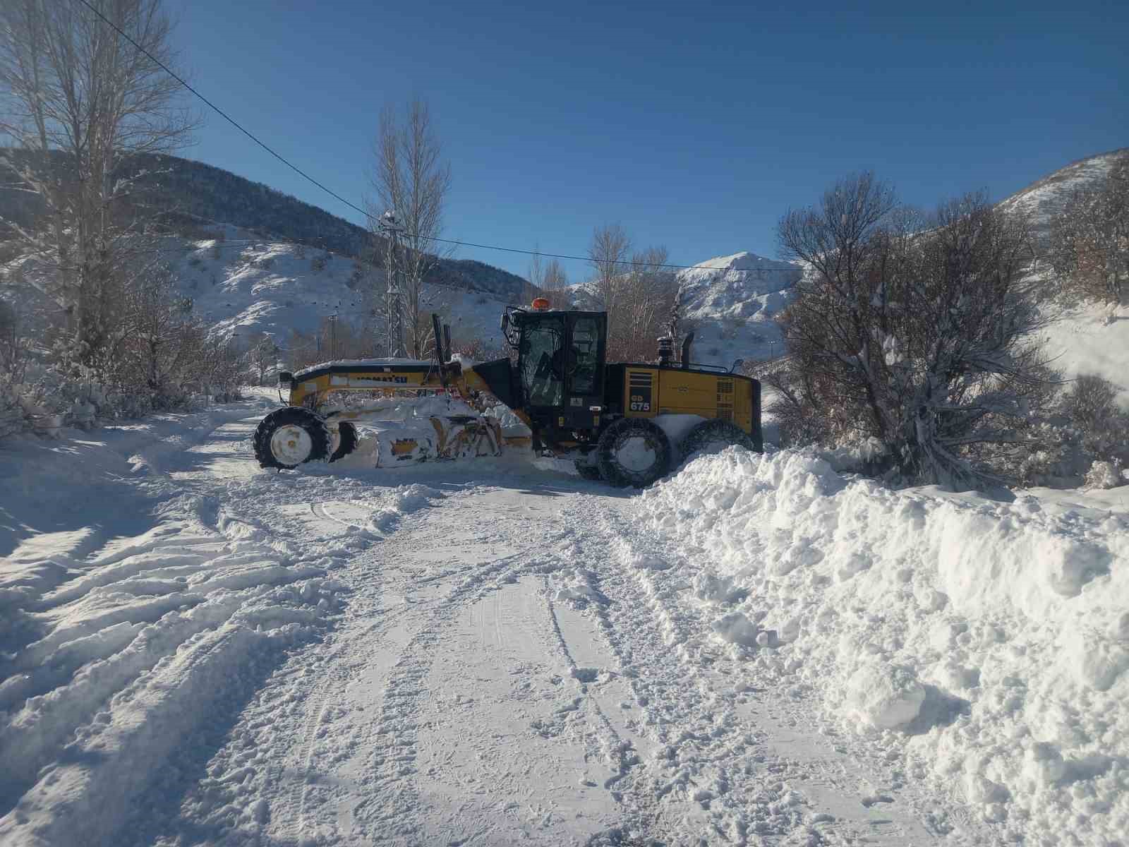 Tunceli’de 298 köy yolunda çalışmalar sürüyor