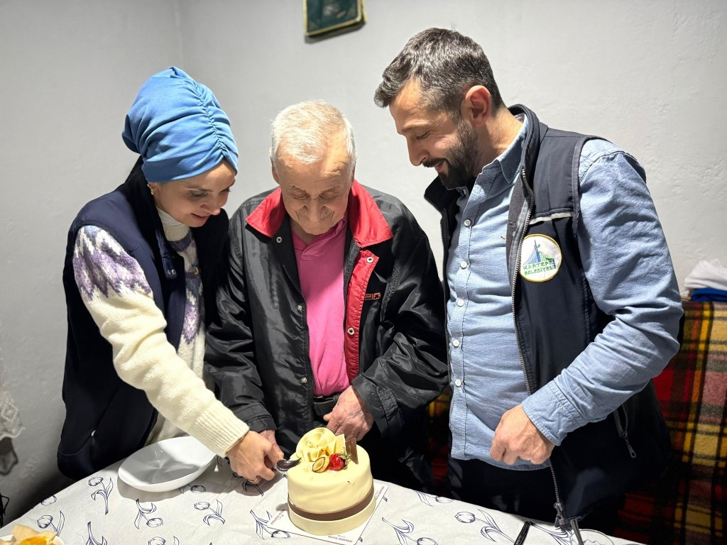 Kartepe’de "Alo Evlat" ekipleri yaşlıları yalnız bırakmadı